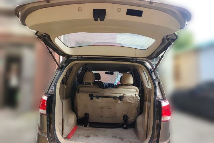 Used Baojun 730 2015 1.8L Manual Comfort ESP Version 7-seater Trunk