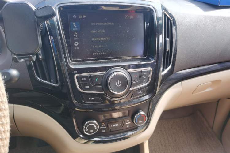 Used Baojun 730 2015 1.8L Manual Luxury Navigation ESP Version 7-seater Audio And AC Panel