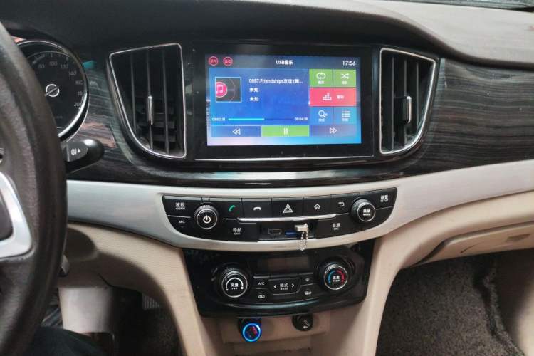 Used Baojun 730 2015 1.8L Manual Luxury Navigation ESP Version 7-seater Audio And AC Panel