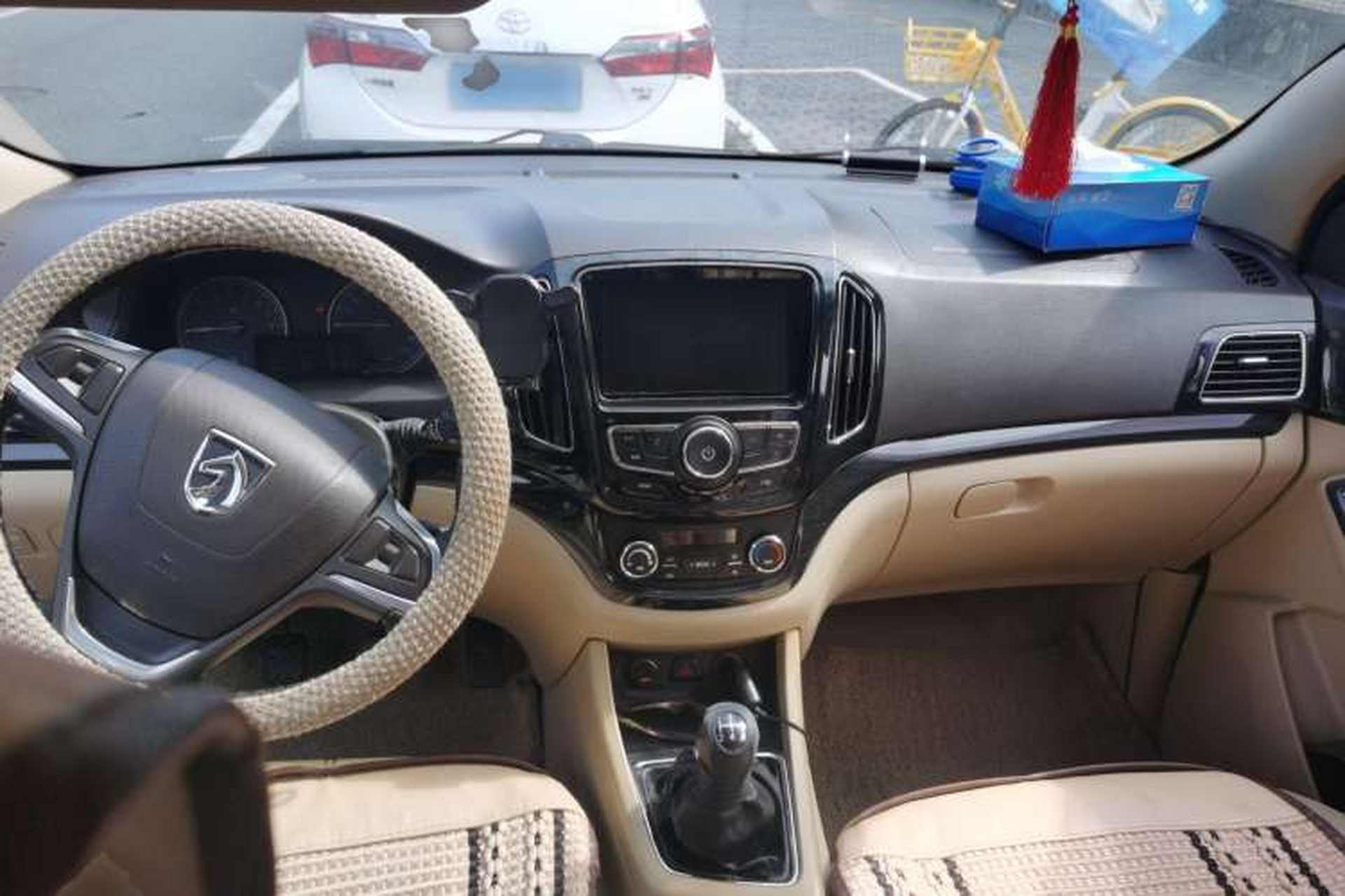 Used Baojun 730 2015 1.8L Manual Luxury Navigation ESP Version 7-seater Center Console