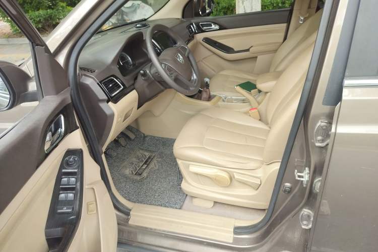 Used Baojun 730 2015 1.8L Manual Comfort ESP Version 7-seater Driver Seat