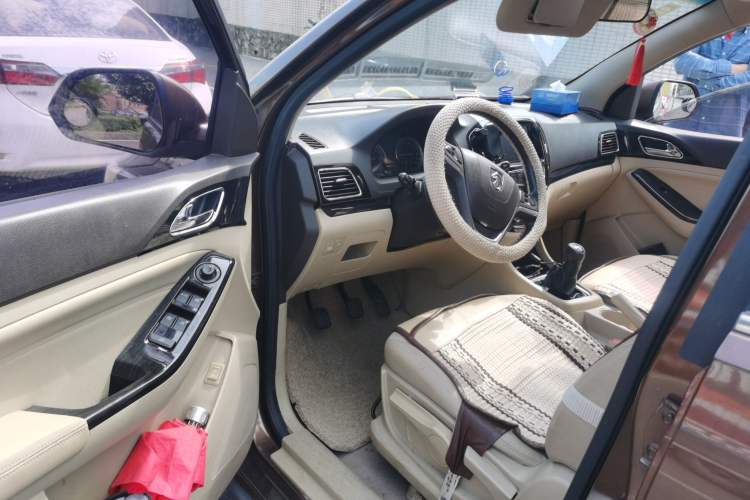 Used Baojun 730 2015 1.8L Manual Luxury Navigation ESP Version 7-seater Driver Seat