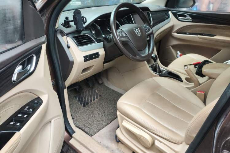 Used Baojun 730 2015 1.8L Manual Luxury Navigation ESP Version 7-seater Driver Seat