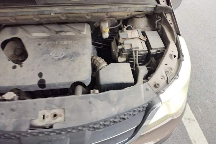 Used Baojun 730 2015 1.8L Manual Comfort ESP Version 7-seater Engine Bay Left