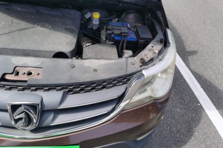 Used Baojun 730 2015 1.8L Manual Luxury Navigation ESP Version 7-seater Engine Bay Left