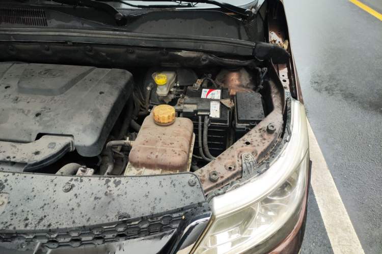 Used Baojun 730 2015 1.8L Manual Luxury Navigation ESP Version 7-seater Engine Bay Left