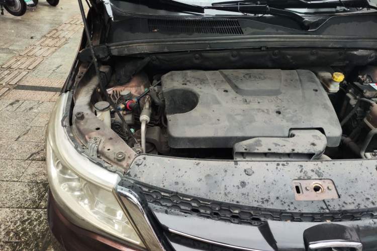 Used Baojun 730 2015 1.8L Manual Luxury Navigation ESP Version 7-seater Engine Bay Right