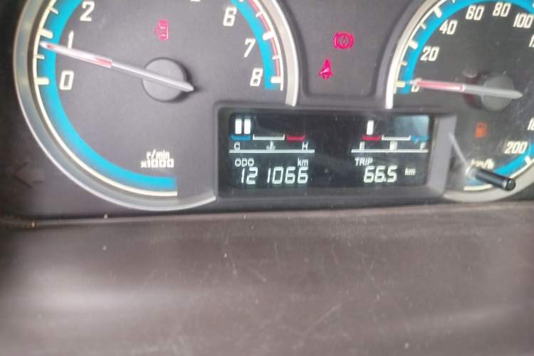 Used Baojun 730 2015 1.8L Manual Comfort ESP Version 7-seater Odometer Close Up