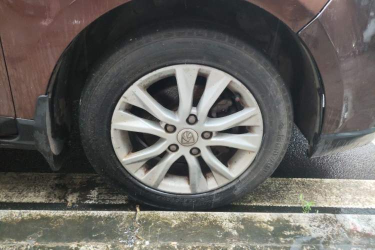 Used Baojun 730 2015 1.8L Manual Luxury Navigation ESP Version 7-seater Right Front Wheel Hub