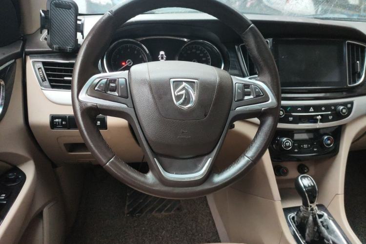 Used Baojun 730 2015 1.8L Manual Luxury Navigation ESP Version 7-seater Steering Wheel