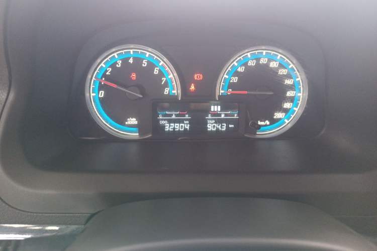 Used Baojun 730 2015 1.8L Manual Luxury Navigation ESP Version 7-seater Odometer Close Up