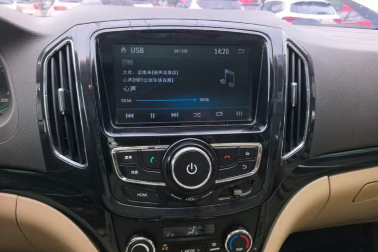 Used Baojun 730 2015 1.8L Manual Luxury Navigation ESP Version 7-seater Audio And AC Panel