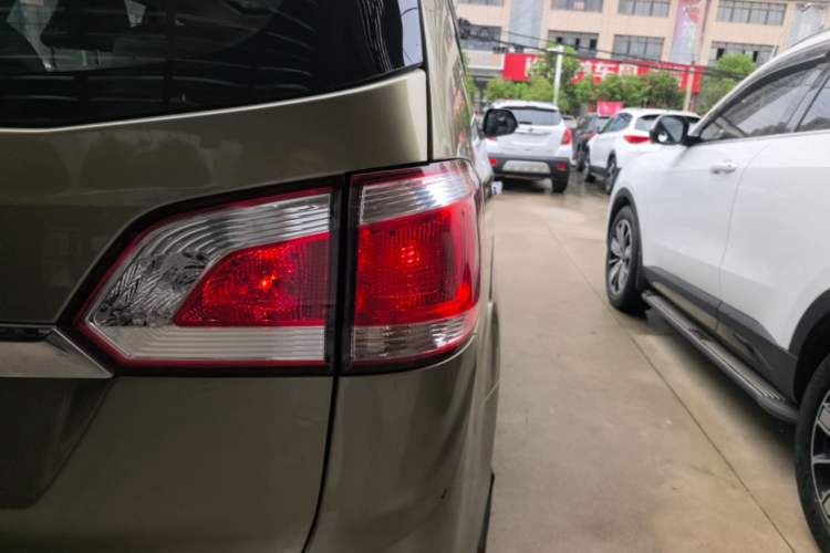 Used Baojun 730 2015 1.8L Manual Luxury Navigation ESP Version 7-seater Exterior 3