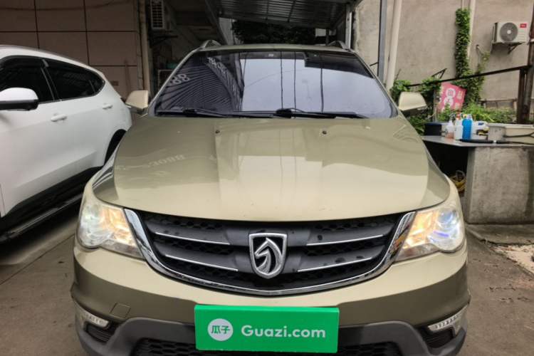 Used Baojun 730 2015 1.8L Manual Luxury Navigation ESP Version 7-seater Front