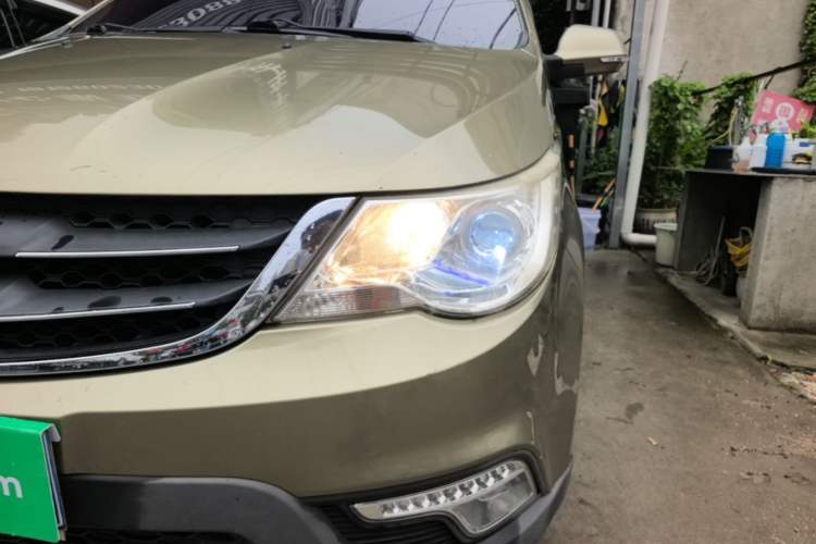Used Baojun 730 2015 1.8L Manual Luxury Navigation ESP Version 7-seater Left Front Headlight