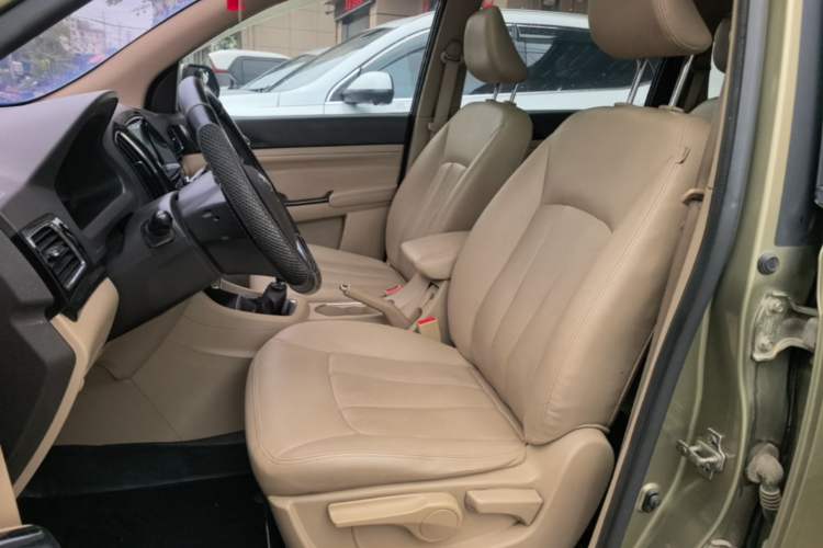 Used Baojun 730 2015 1.8L Manual Luxury Navigation ESP Version 7-seater Left Front Seat