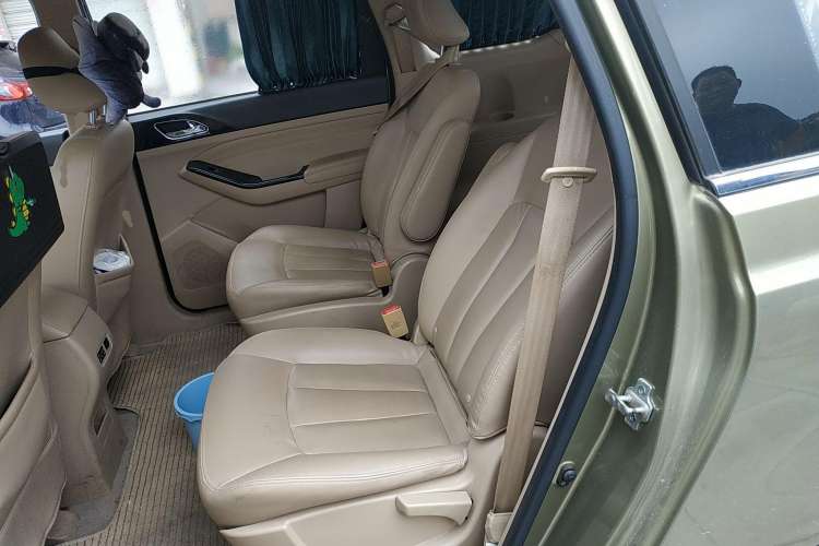 Used Baojun 730 2015 1.8L Manual Luxury Navigation ESP Version 7-seater Left Rear Seat