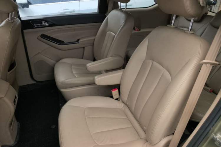 Used Baojun 730 2015 1.8L Manual Luxury Navigation ESP Version 7-seater Left Rear Seat