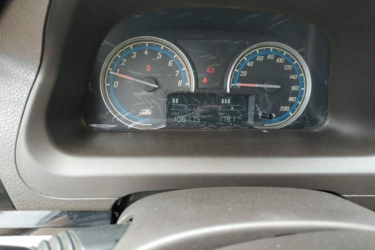 Used Baojun 730 2015 1.8L Manual Luxury Navigation ESP Version 7-seater Odometer Close Up