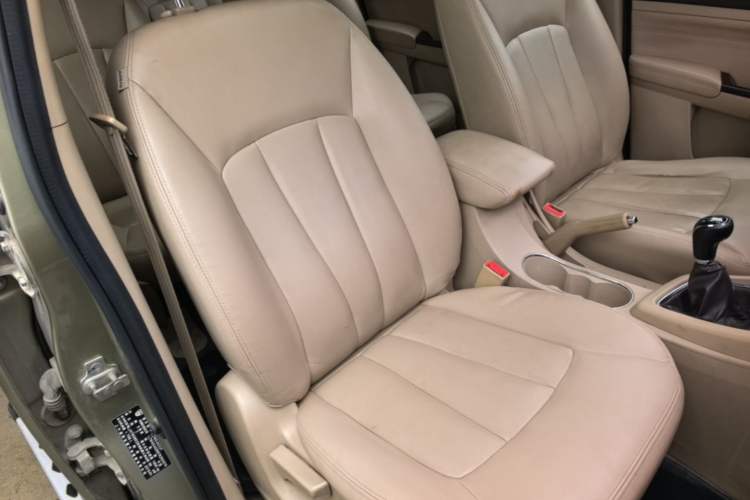 Used Baojun 730 2015 1.8L Manual Luxury Navigation ESP Version 7-seater Right Front Seat