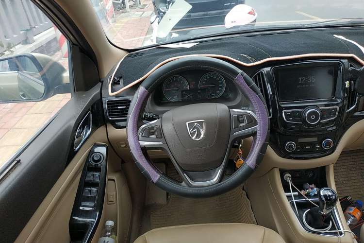 Used Baojun 730 2015 1.8L Manual Luxury Navigation ESP Version 7-seater Steering Wheel