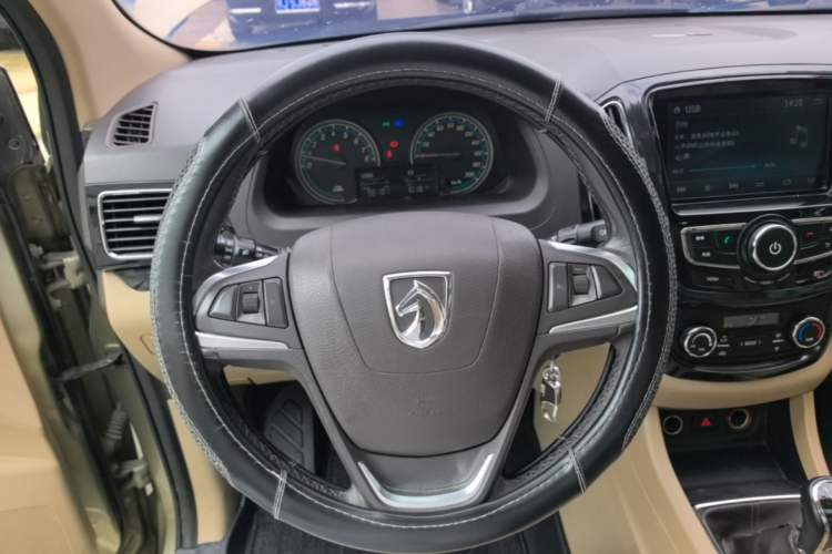 Used Baojun 730 2015 1.8L Manual Luxury Navigation ESP Version 7-seater Steering Wheel
