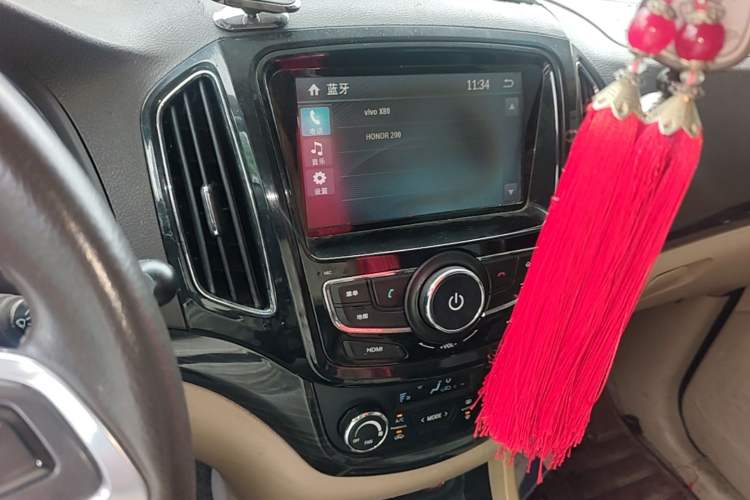 Used Baojun 730 2015 1.8L Manual Luxury Navigation ESP Version 7-seater Audio And AC Panel