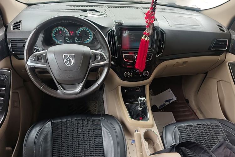 Used Baojun 730 2015 1.8L Manual Luxury Navigation ESP Version 7-seater Center Console