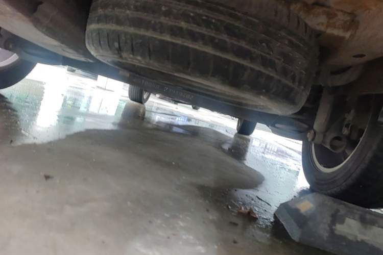 Used Baojun 730 2015 1.8L Manual Luxury Navigation ESP Version 7-seater Chassis Rear