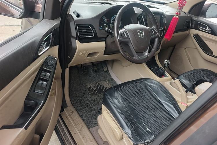 Used Baojun 730 2015 1.8L Manual Luxury Navigation ESP Version 7-seater Driver Seat