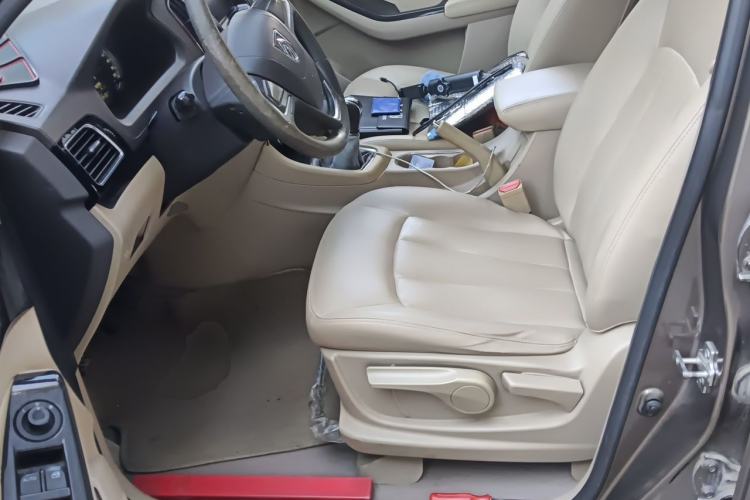 Used Baojun 730 2015 1.8L Manual Comfort ESP Version 7-seater Driver Seat