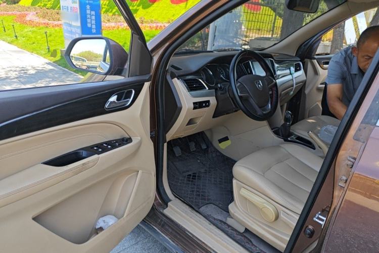 Used Baojun 730 2015 1.8L Manual Comfort ESP Version 7-seater Driver Seat