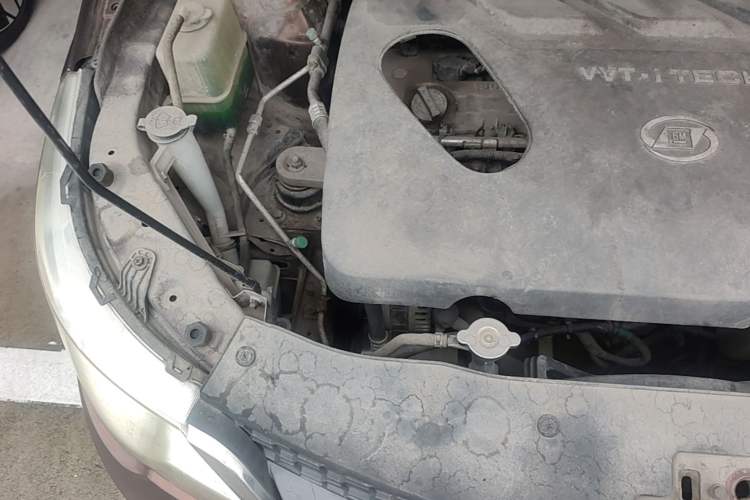 Used Baojun 730 2015 1.8L Manual Luxury Navigation ESP Version 7-seater Engine Bay Right