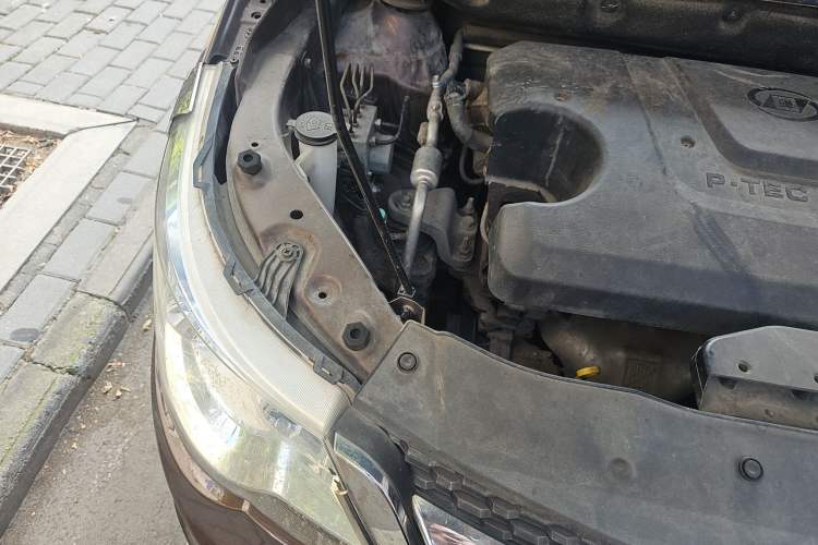 Used Baojun 730 2015 1.8L Manual Comfort ESP Version 7-seater Engine Bay Right
