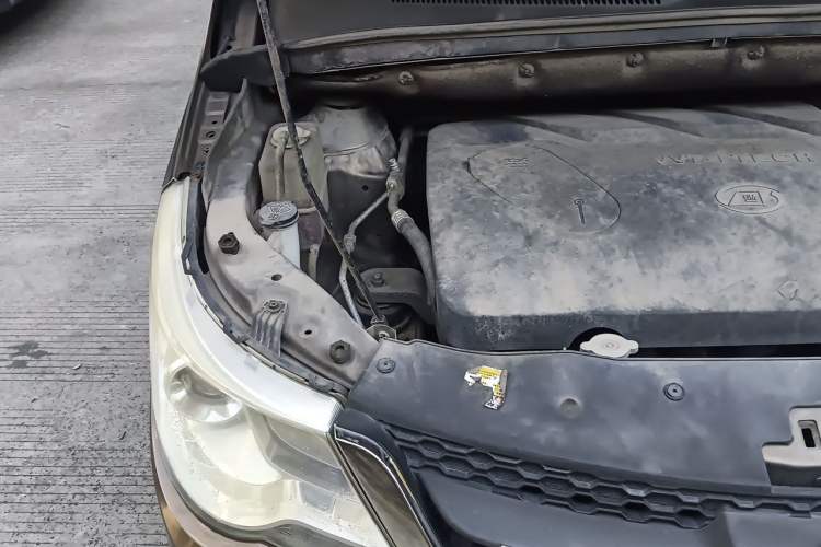 Used Baojun 730 2015 1.8L Manual Comfort ESP Version 7-seater Engine Bay Right