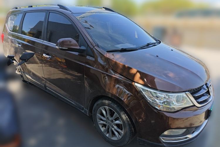 Used Baojun 730 2015 1.8L Manual Comfort ESP Version 7-seater Front Right 45 Deg