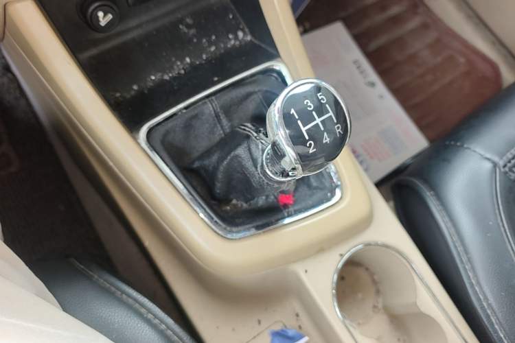 Used Baojun 730 2015 1.8L Manual Luxury Navigation ESP Version 7-seater Gear Lever