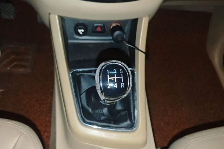 Used Baojun 730 2015 1.8L Manual Comfort ESP Version 7-seater Gear Lever