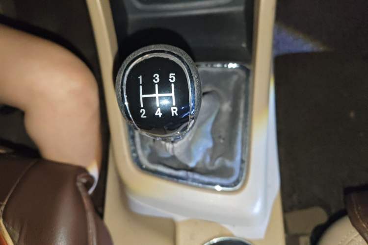 Used Baojun 730 2015 1.8L Manual Luxury Navigation ESP Version 7-seater Gear Lever