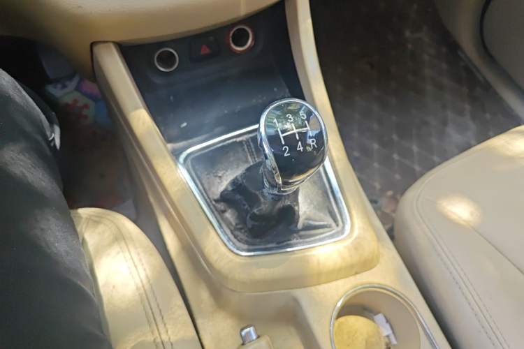 Used Baojun 730 2015 1.8L Manual Luxury Navigation ESP Version 7-seater Gear Lever