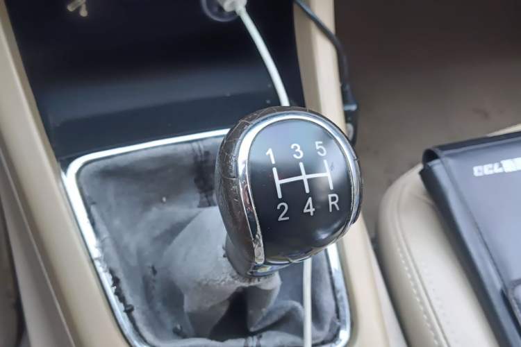 Used Baojun 730 2015 1.8L Manual Comfort ESP Version 7-seater Gear Lever