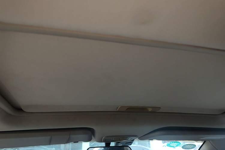 Used Baojun 730 2015 1.8L Manual Luxury Navigation ESP Version 7-seater Headliner
