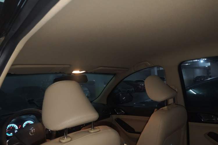 Used Baojun 730 2015 1.8L Manual Comfort ESP Version 7-seater Headliner