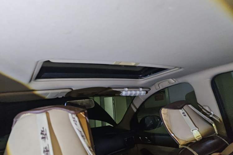 Used Baojun 730 2015 1.8L Manual Luxury Navigation ESP Version 7-seater Headliner