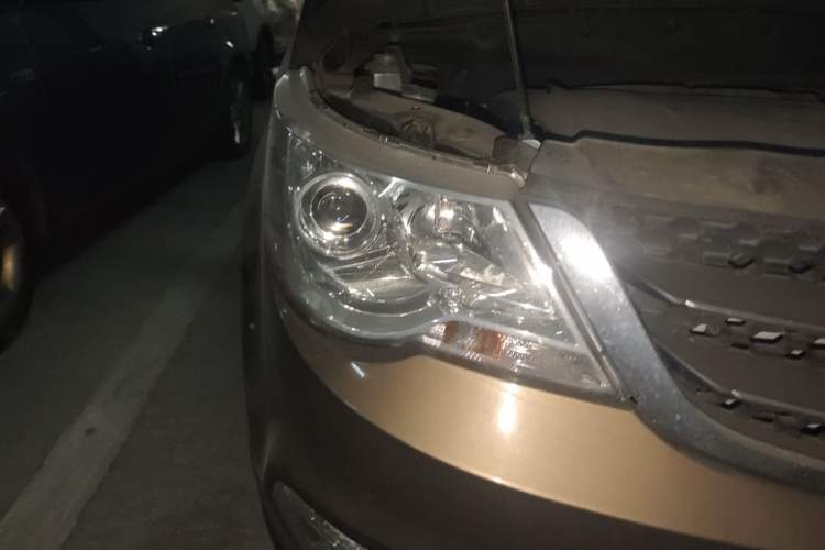 Used Baojun 730 2015 1.8L Manual Comfort ESP Version 7-seater Right Front Headlight