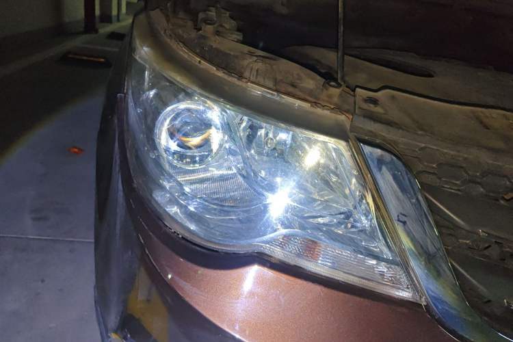 Used Baojun 730 2015 1.8L Manual Luxury Navigation ESP Version 7-seater Right Front Headlight