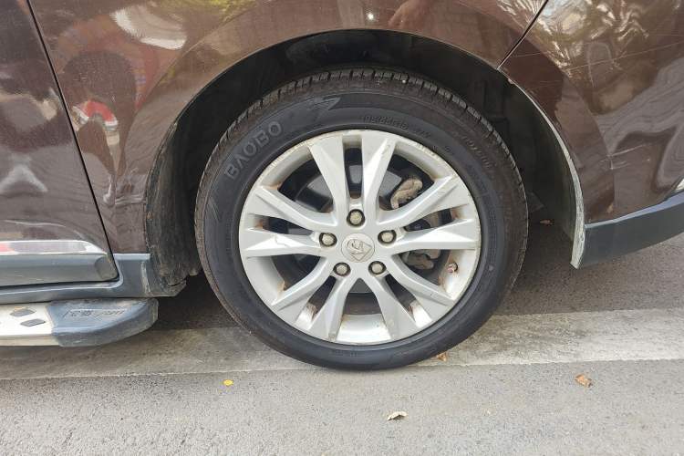 Used Baojun 730 2015 1.8L Manual Comfort ESP Version 7-seater Right Front Wheel Hub