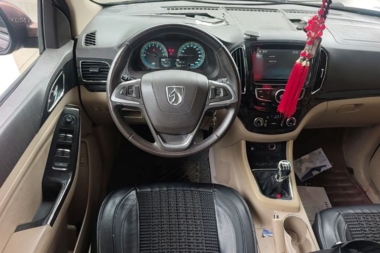 Used Baojun 730 2015 1.8L Manual Luxury Navigation ESP Version 7-seater Steering Wheel