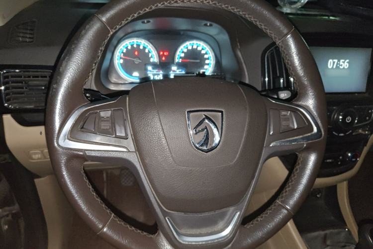 Used Baojun 730 2015 1.8L Manual Luxury Navigation ESP Version 7-seater Steering Wheel