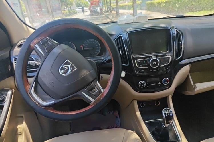Used Baojun 730 2015 1.8L Manual Luxury Navigation ESP Version 7-seater Steering Wheel